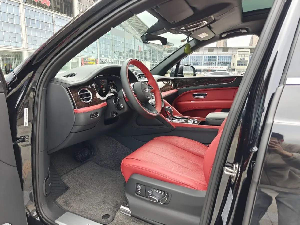 2024 Bentley Bentayga 4.0T 550HP V8 8AT,autocango,china used car exporter,china ev exporter,chinese used car exporter,chinese used ev exporter