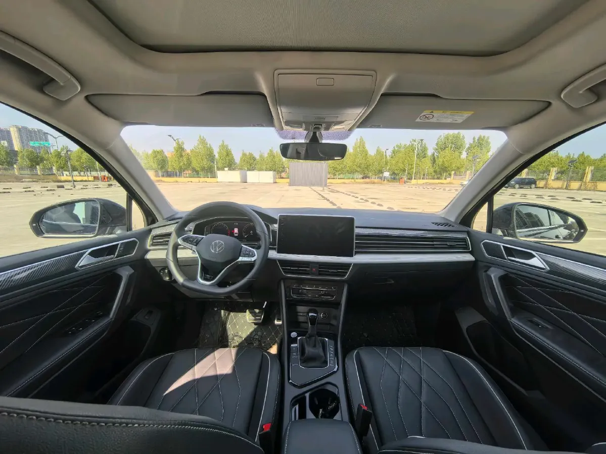 2025 Volkswagen Tiguan L 2.0T 186HP L4 7DCT,autocango,china used car exporter,china ev exporter,chinese used car exporter,chinese used ev exporter