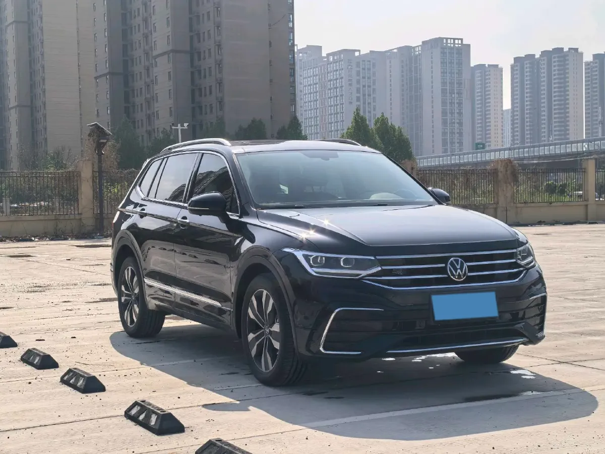 2025 Volkswagen Tiguan L 2.0T 186HP L4 7DCT,autocango,china used car exporter,china ev exporter,chinese used car exporter,chinese used ev exporter