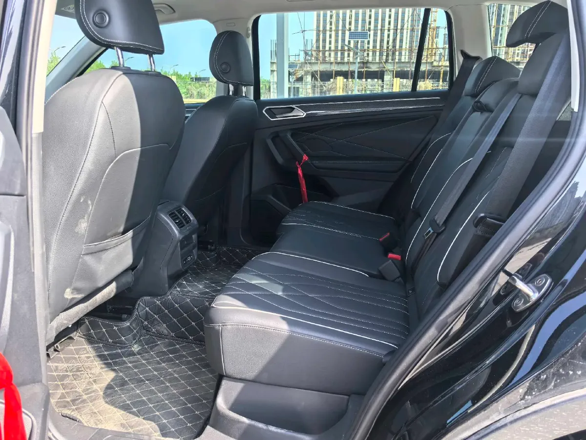 2025 Volkswagen Tiguan L 2.0T 186HP L4 7DCT,autocango,china used car exporter,china ev exporter,chinese used car exporter,chinese used ev exporter