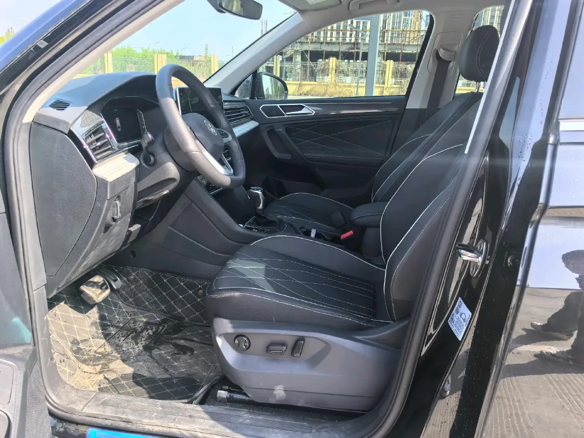 2025 Volkswagen Tiguan L 2.0T 186HP L4 7DCT,autocango,china used car exporter,china ev exporter,chinese used car exporter,chinese used ev exporter