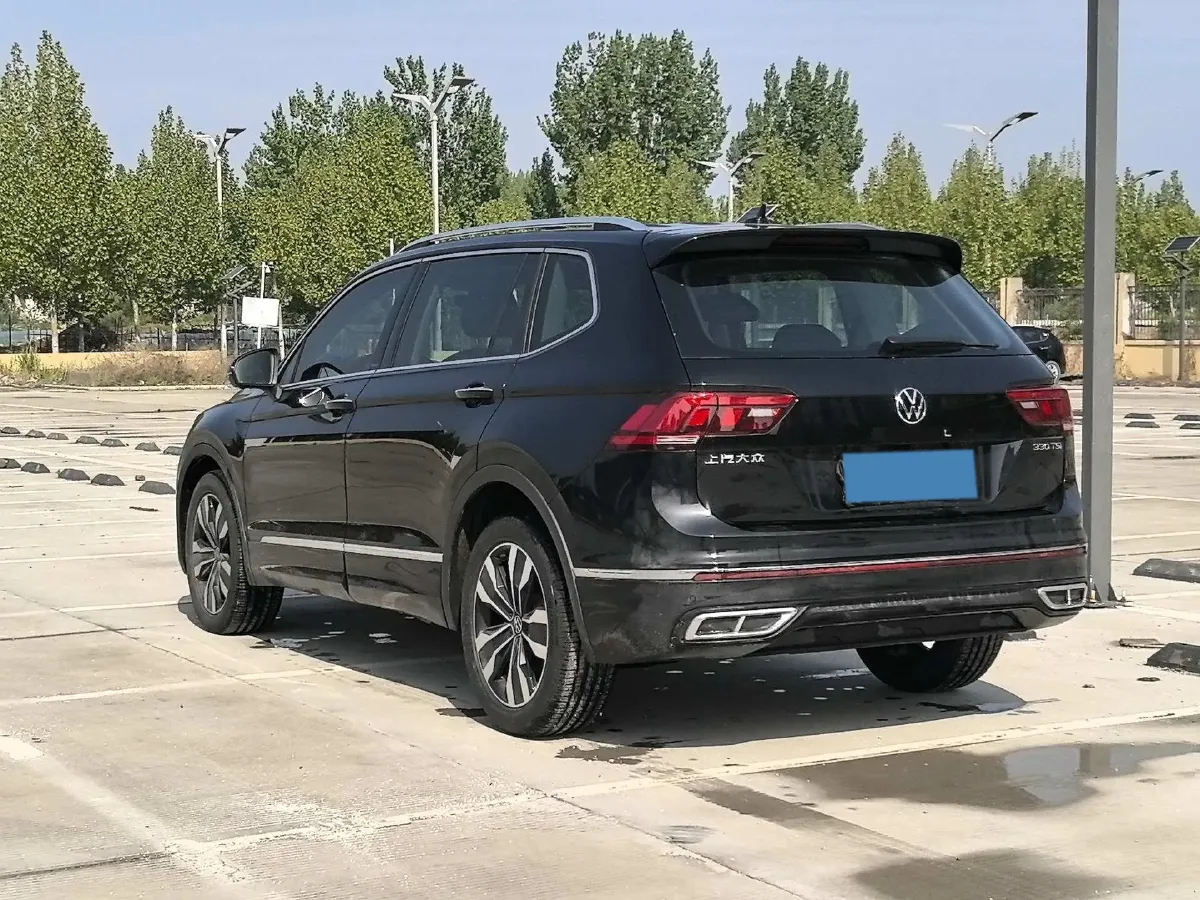 2025 Volkswagen Tiguan L 2.0T 186HP L4 7DCT,autocango,china used car exporter,china ev exporter,chinese used car exporter,chinese used ev exporter