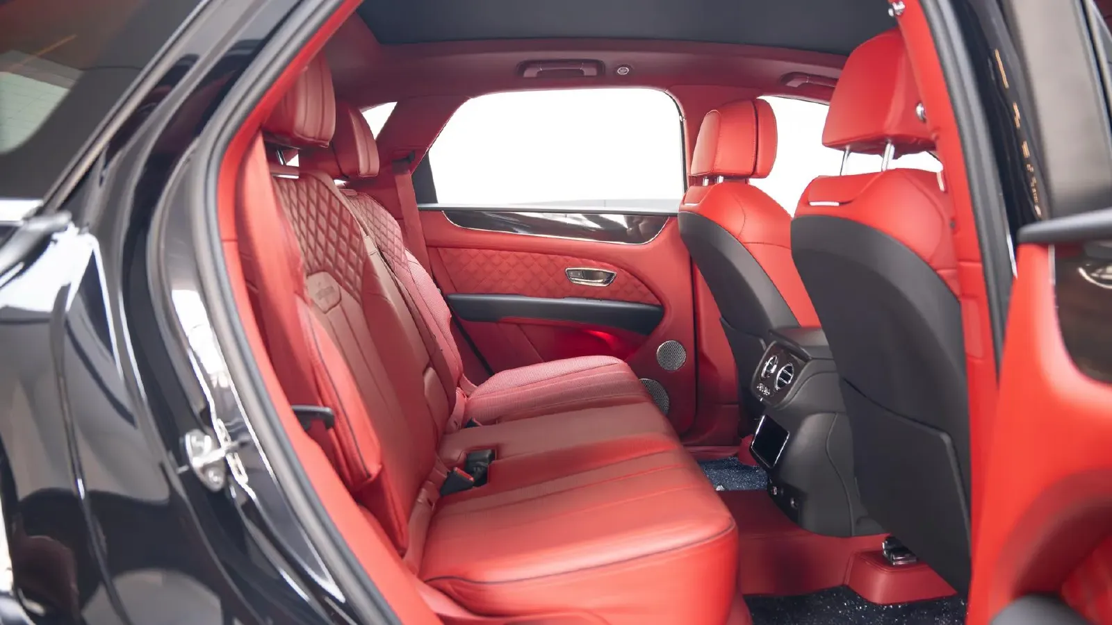 2021 Bentley Bentayga 4.0T 550HP V8 8AT,autocango,china used car exporter,china ev exporter,chinese used car exporter,chinese used ev exporter