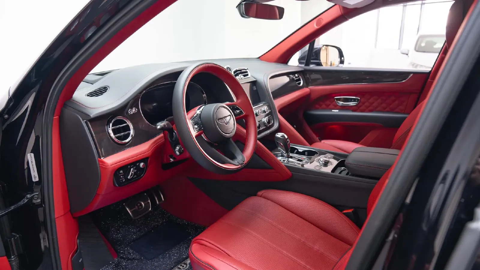 2021 Bentley Bentayga 4.0T 550HP V8 8AT,autocango,china used car exporter,china ev exporter,chinese used car exporter,chinese used ev exporter