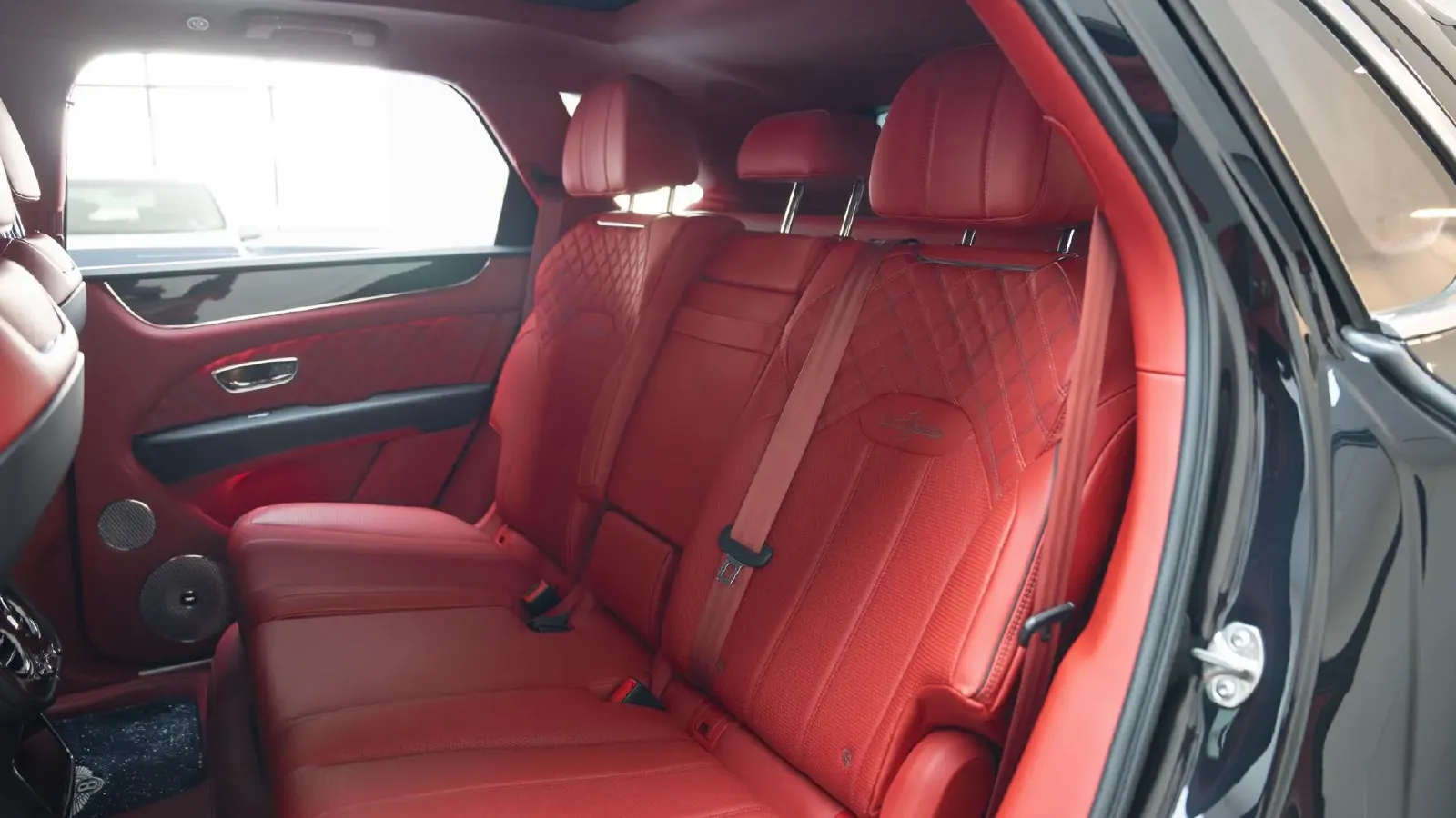 2021 Bentley Bentayga 4.0T 550HP V8 8AT,autocango,china used car exporter,china ev exporter,chinese used car exporter,chinese used ev exporter