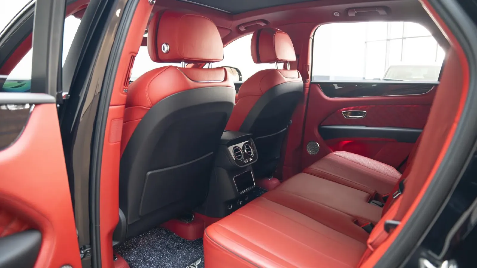 2021 Bentley Bentayga 4.0T 550HP V8 8AT,autocango,china used car exporter,china ev exporter,chinese used car exporter,chinese used ev exporter