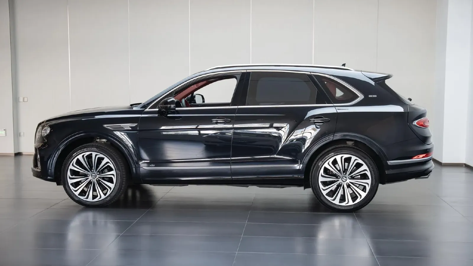2021 Bentley Bentayga 4.0T 550HP V8 8AT,autocango,china used car exporter,china ev exporter,chinese used car exporter,chinese used ev exporter