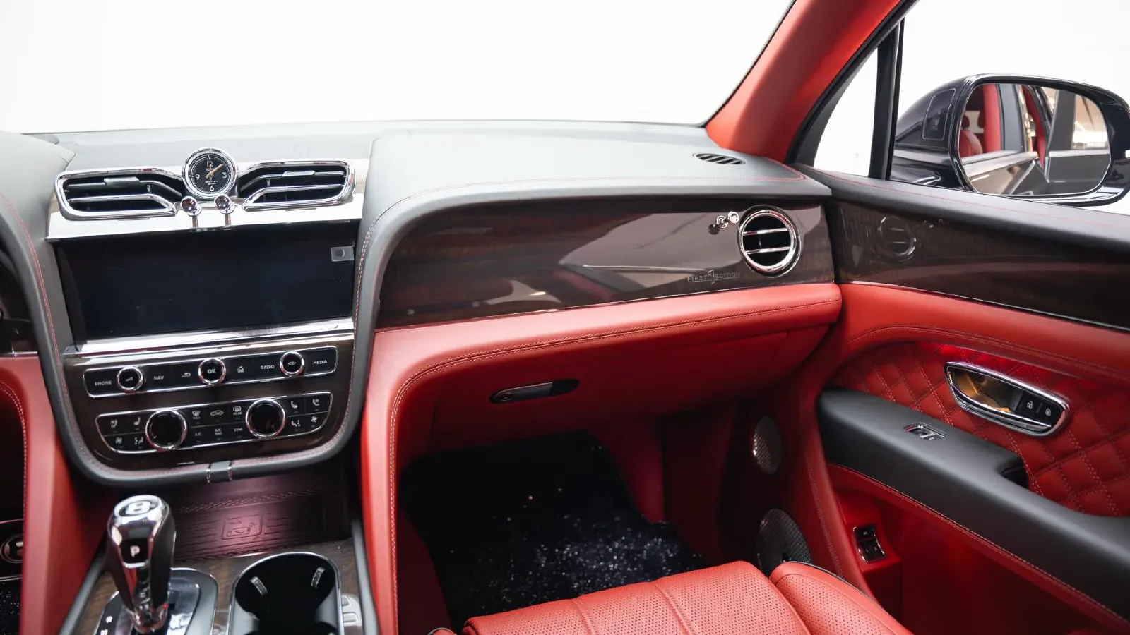 2021 Bentley Bentayga 4.0T 550HP V8 8AT,autocango,china used car exporter,china ev exporter,chinese used car exporter,chinese used ev exporter