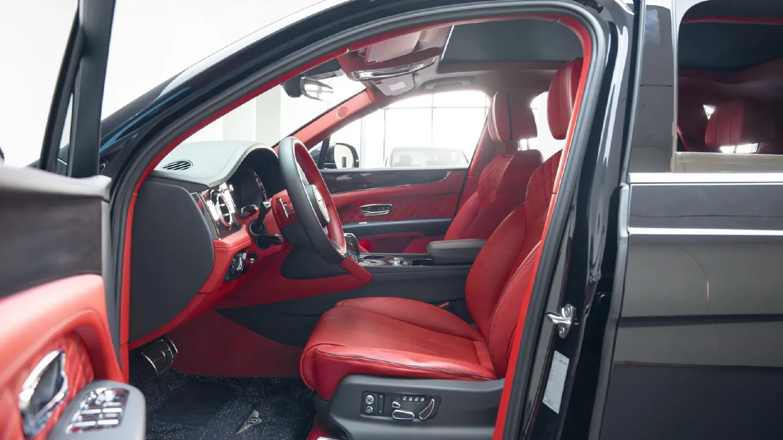 2021 Bentley Bentayga 4.0T 550HP V8 8AT,autocango,china used car exporter,china ev exporter,chinese used car exporter,chinese used ev exporter