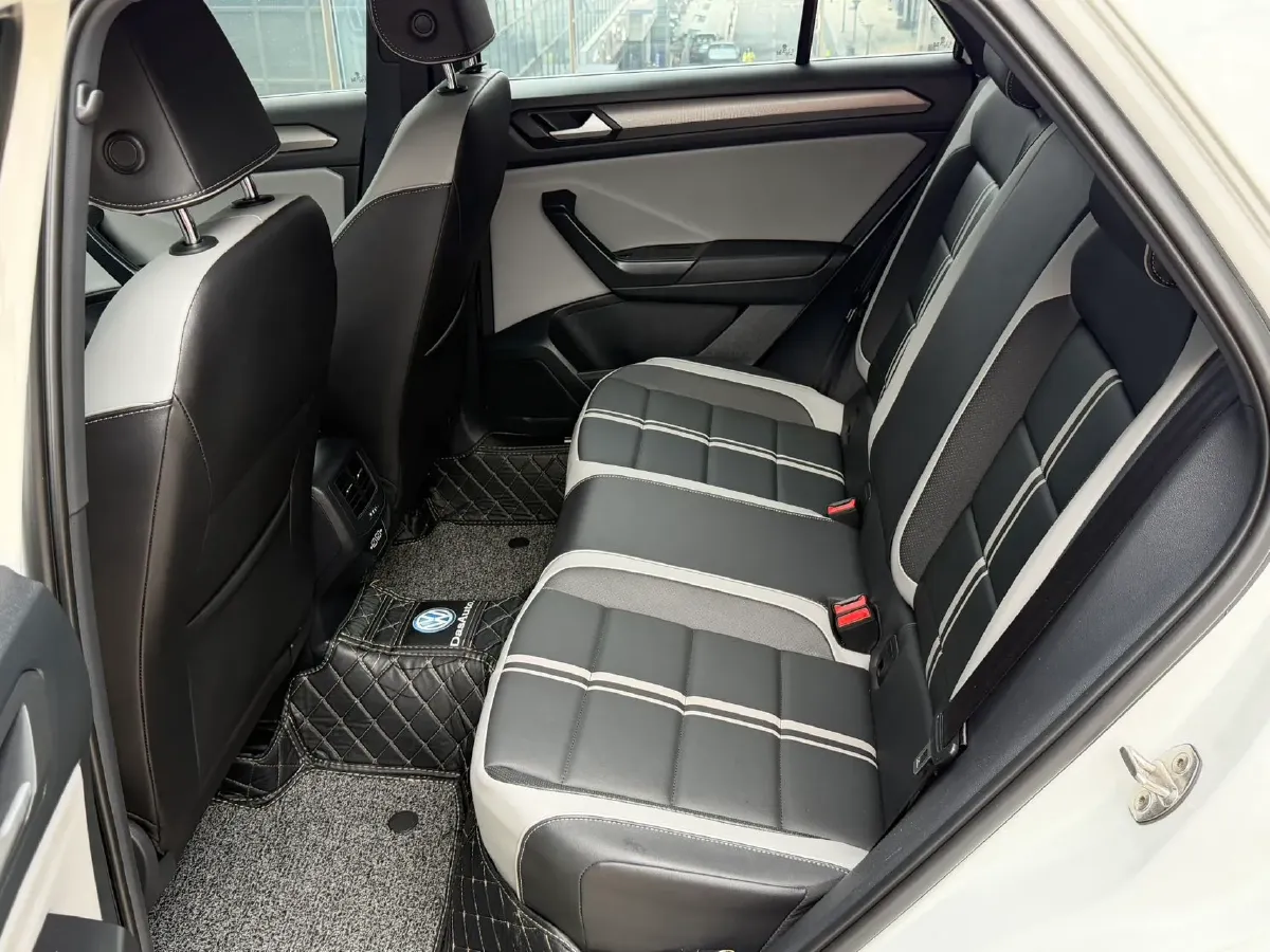 2024 Volkswagen T-Roc 1.5T 160HP L4 7DCT,autocango,china used car exporter,china ev exporter,chinese used car exporter,chinese used ev exporter