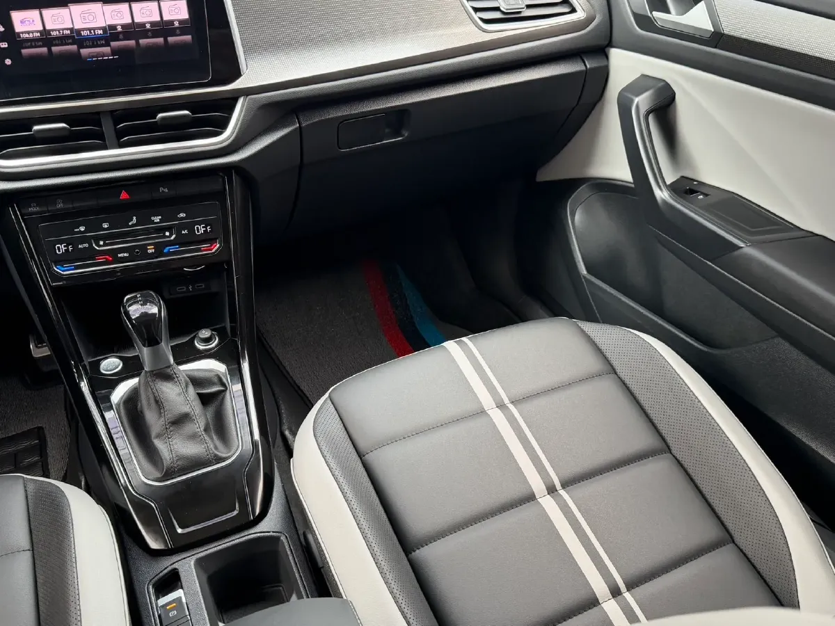 2024 Volkswagen T-Roc 1.5T 160HP L4 7DCT,autocango,china used car exporter,china ev exporter,chinese used car exporter,chinese used ev exporter