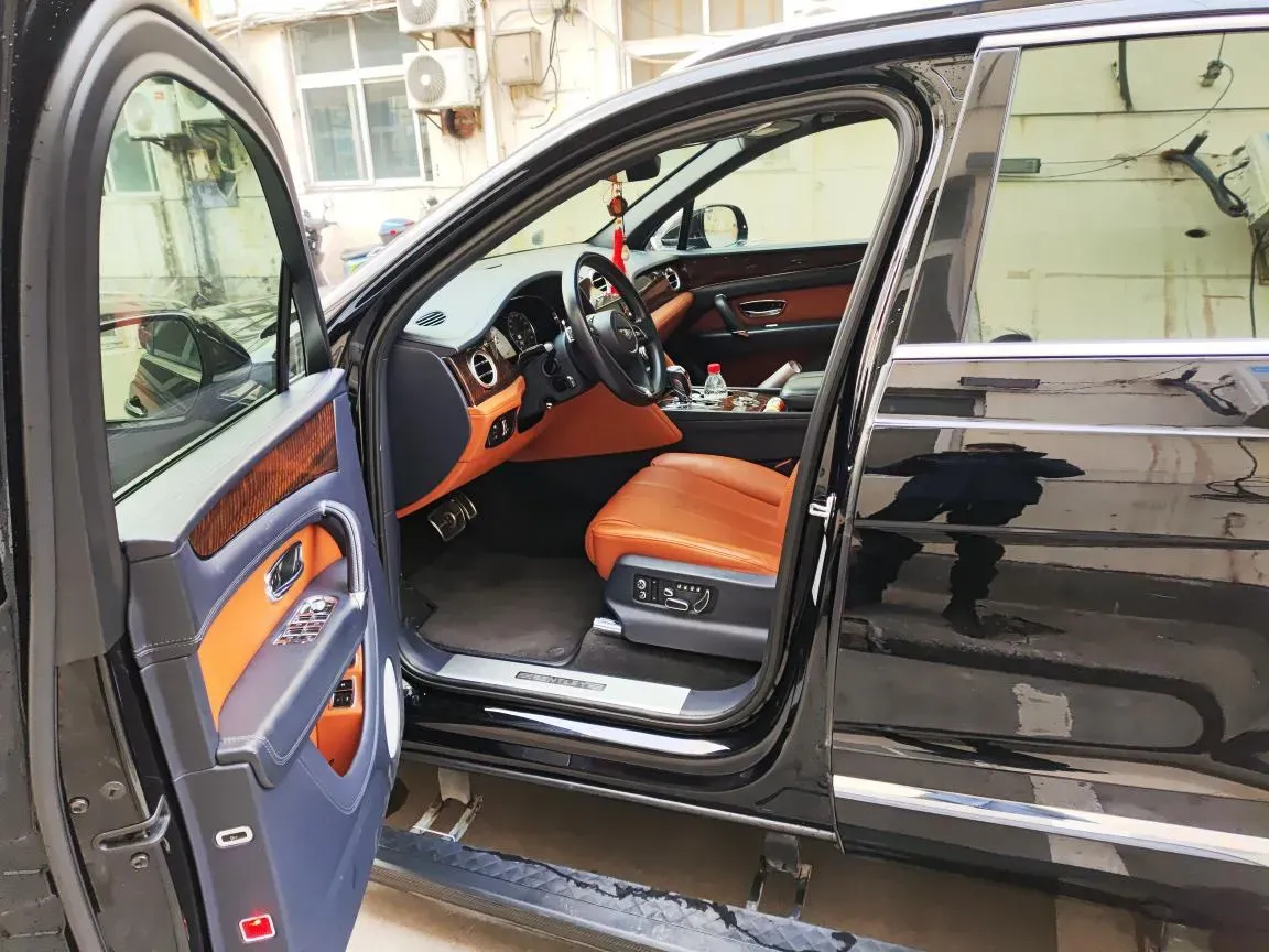 2017 Bentley Bentayga 6.0T 608HP W12 8AT,autocango,china used car exporter,china ev exporter,chinese used car exporter,chinese used ev exporter
