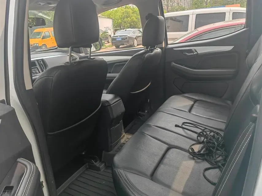 2022 Isuzu RE-MAX Jim 2.8T 120HP L4 5MT,autocango,china used car exporter,china ev exporter,chinese used car exporter,chinese used ev exporter