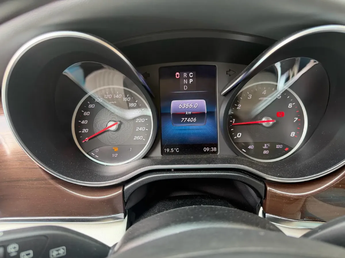 2020 Mercedes-Benz V Class 2.0T 211HP L4 9AT,autocango,china used car exporter,china ev exporter,chinese used car exporter,chinese used ev exporter