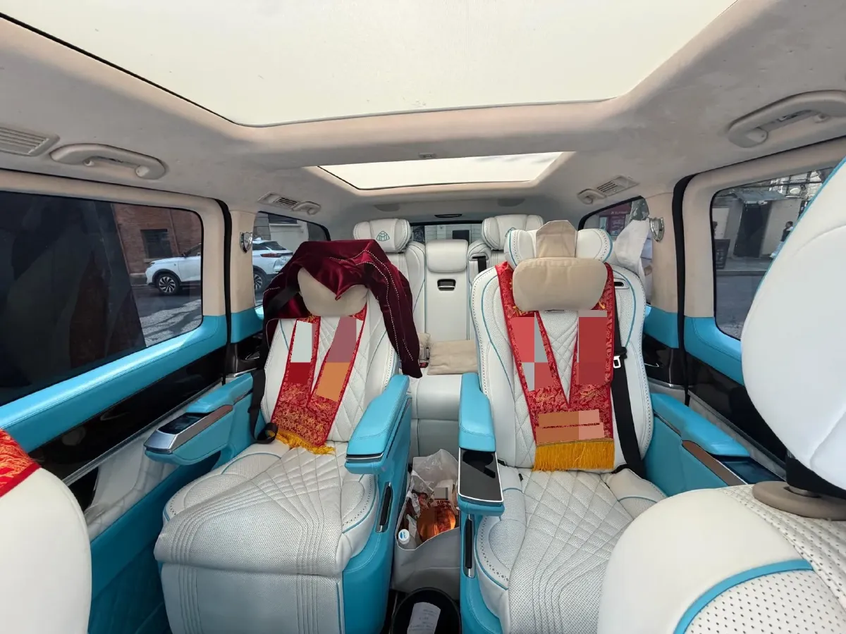 2020 Mercedes-Benz V Class 2.0T 211HP L4 9AT,autocango,china used car exporter,china ev exporter,chinese used car exporter,chinese used ev exporter