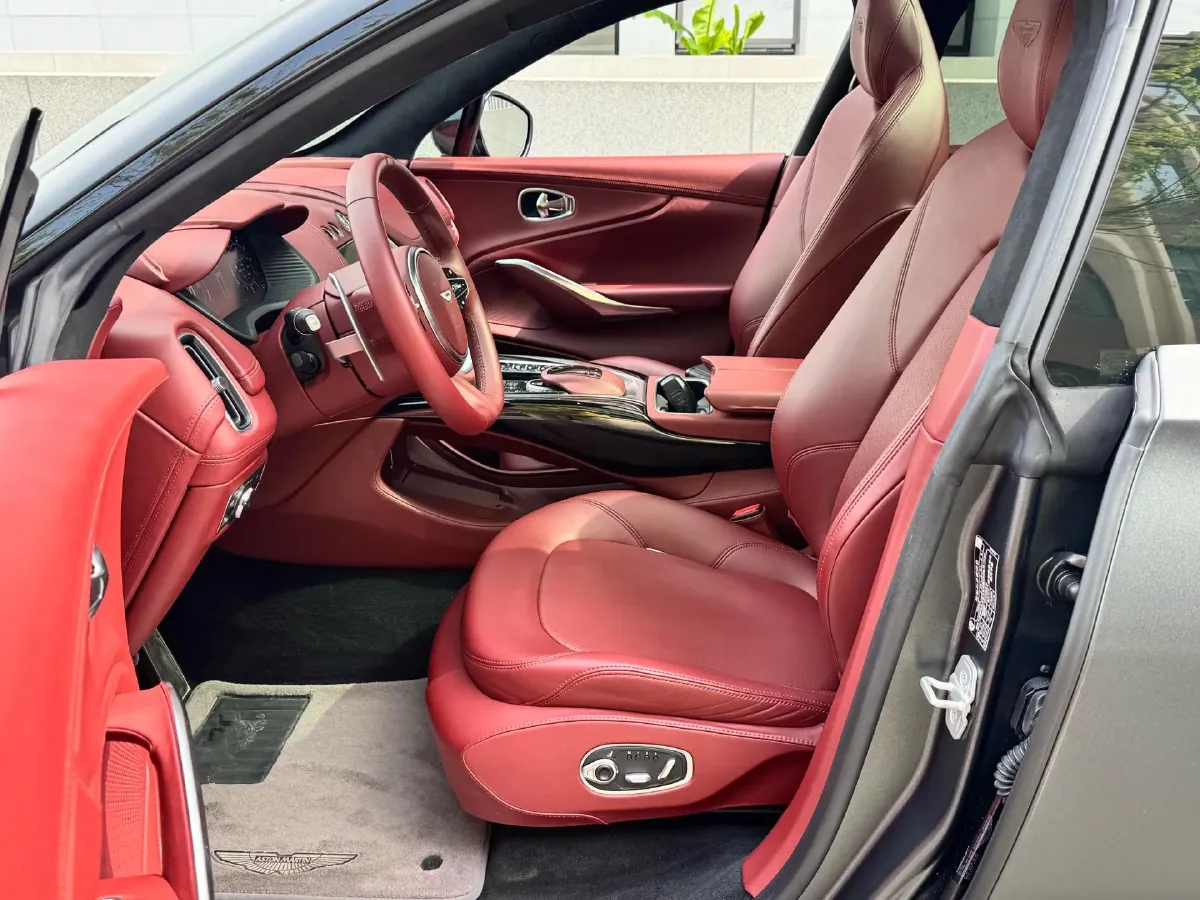 2022 Aston Martin DBX 4.0T 550HP V8 9AT,autocango,china used car exporter,china ev exporter,chinese used car exporter,chinese used ev exporter