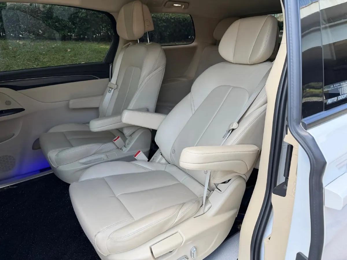 2023 Buick GL8 2.0T 237HP L4 9AT,autocango,china used car exporter,china ev exporter,chinese used car exporter,chinese used ev exporter