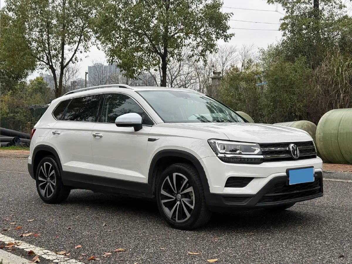 2019 MINI MINI 1.5T 102HP L3 7DCT,autocango,china used car exporter,china ev exporter,chinese used car exporter,chinese used ev exporter