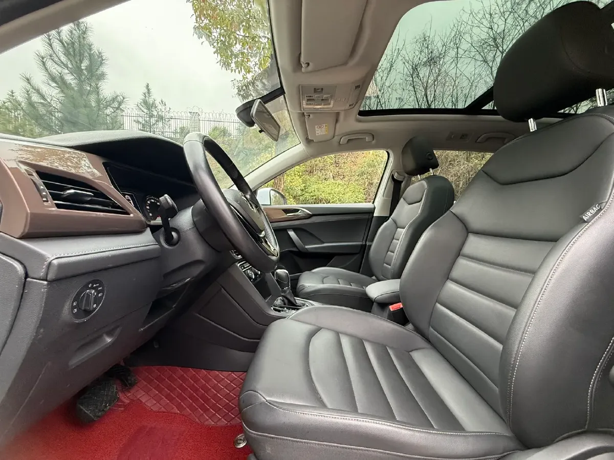 2019 MINI MINI 1.5T 102HP L3 7DCT,autocango,china used car exporter,china ev exporter,chinese used car exporter,chinese used ev exporter