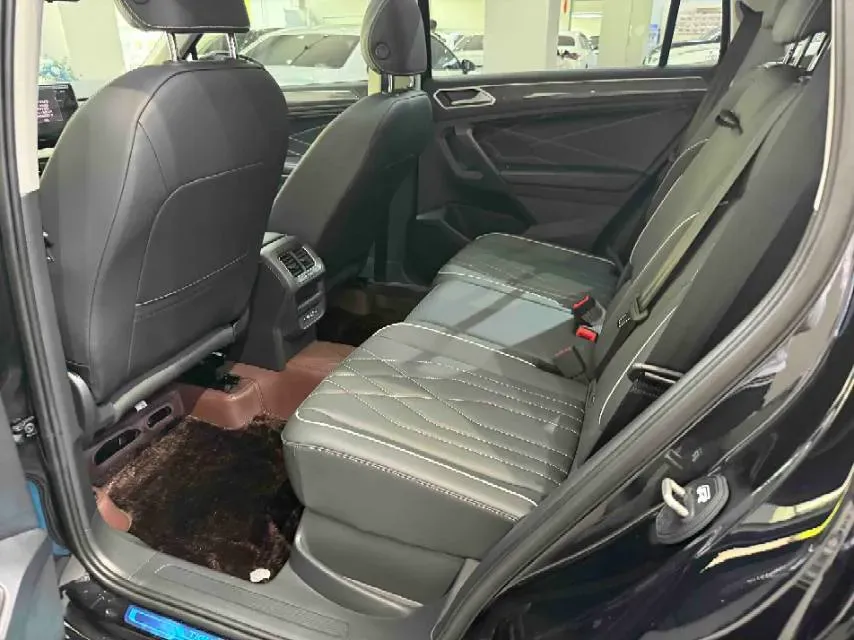2025 Volkswagen Tiguan L 2.0T 186HP L4 7DCT,autocango,china used car exporter,china ev exporter,chinese used car exporter,chinese used ev exporter