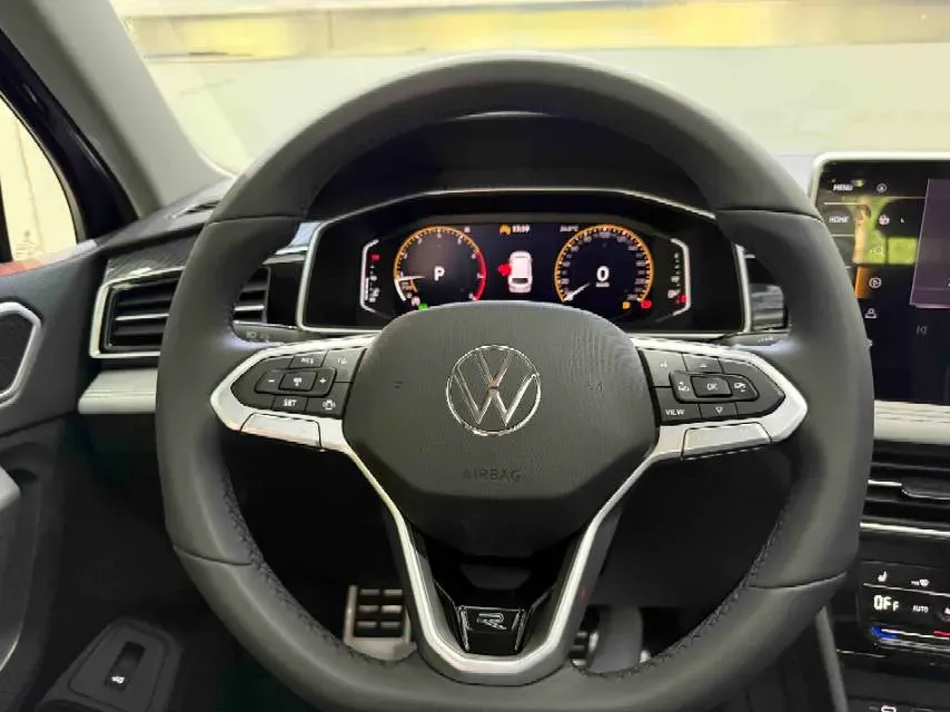 2025 Volkswagen Tiguan L 2.0T 186HP L4 7DCT,autocango,china used car exporter,china ev exporter,chinese used car exporter,chinese used ev exporter