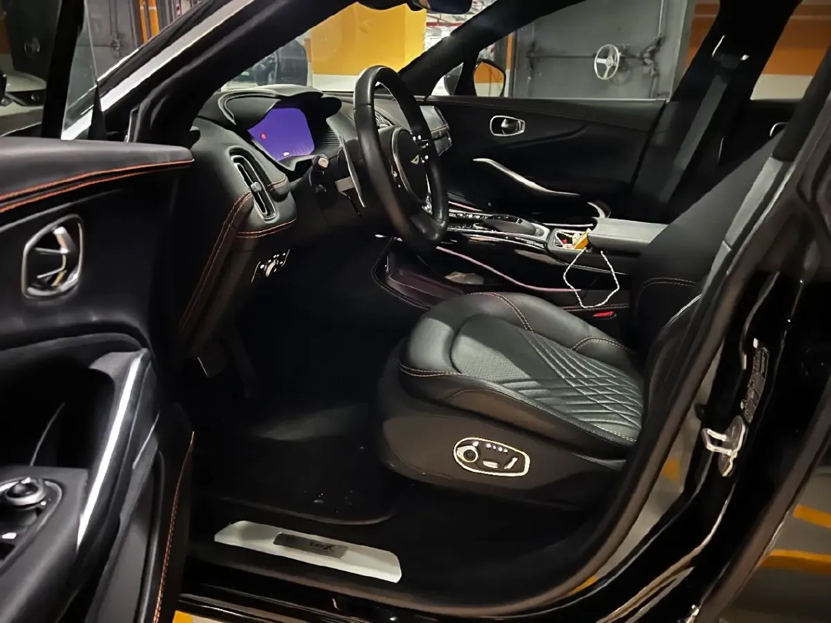 2022 Aston Martin DBX 3.0T 435HP L6 9AT,autocango,china used car exporter,china ev exporter,chinese used car exporter,chinese used ev exporter