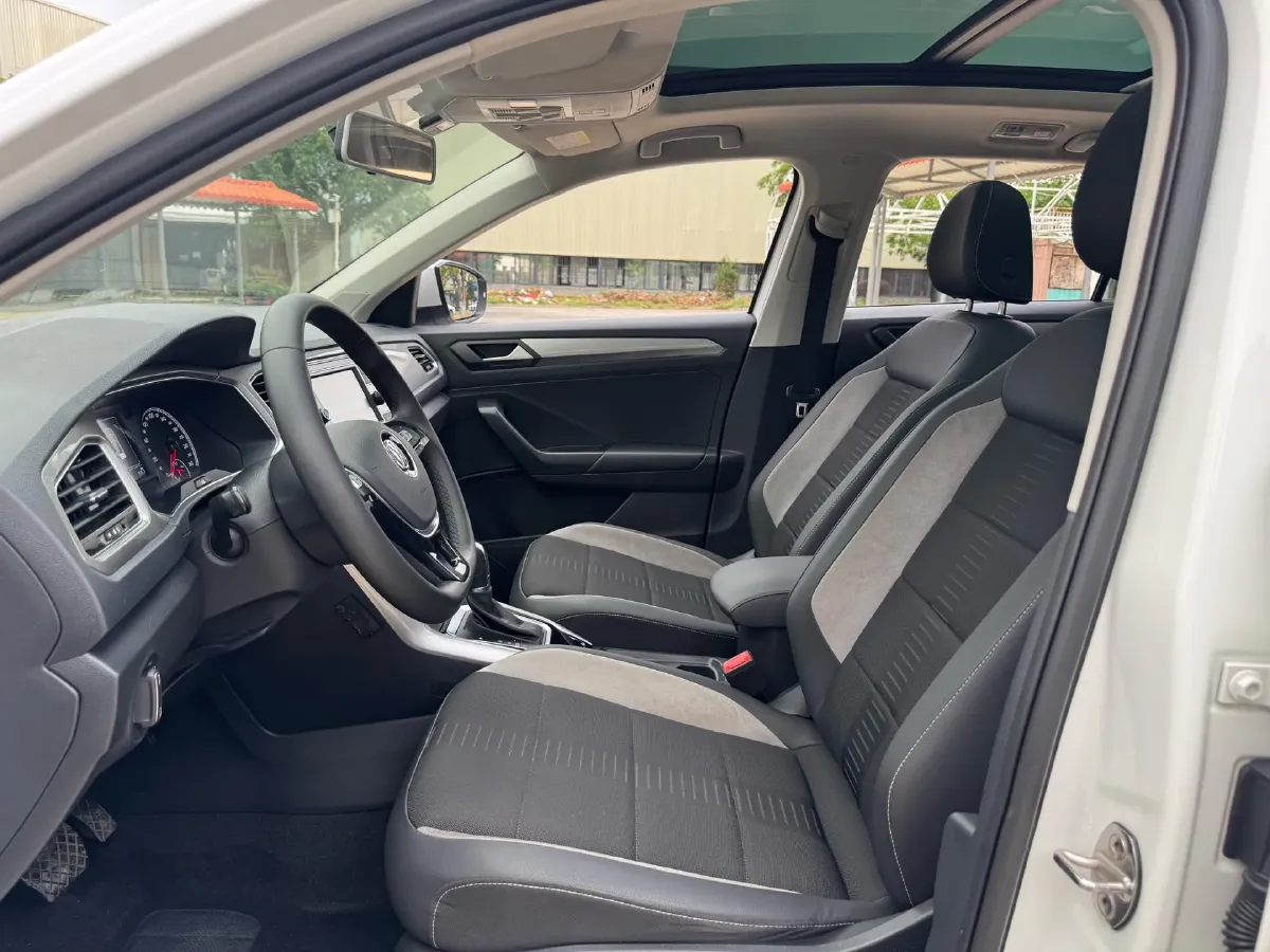 2019 Volkswagen T-Roc 1.4T 131HP L4 7DCT,autocango,china used car exporter,china ev exporter,chinese used car exporter,chinese used ev exporter