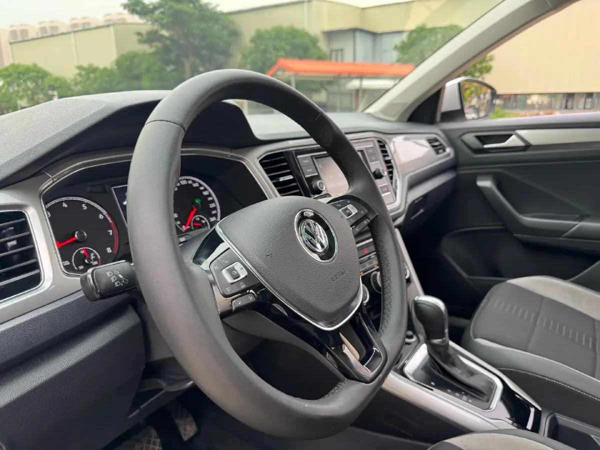 2019 Volkswagen T-Roc 1.4T 131HP L4 7DCT,autocango,china used car exporter,china ev exporter,chinese used car exporter,chinese used ev exporter