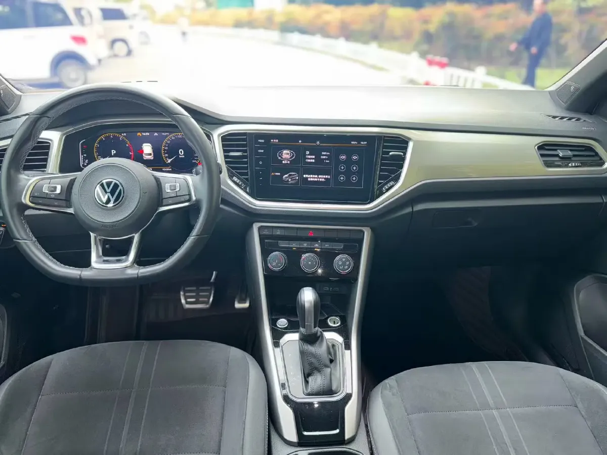2021 Volkswagen T-Roc 1.4T 150HP L4 7DCT,autocango,china used car exporter,china ev exporter,chinese used car exporter,chinese used ev exporter