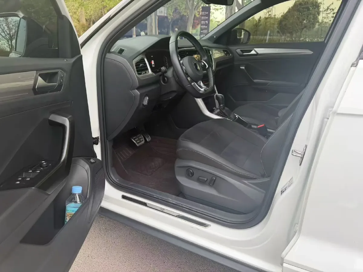 2021 Volkswagen T-Roc 1.4T 150HP L4 7DCT,autocango,china used car exporter,china ev exporter,chinese used car exporter,chinese used ev exporter