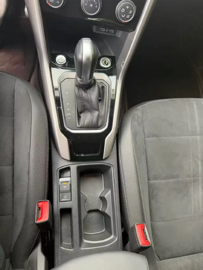 2021 Volkswagen T-Roc 1.4T 150HP L4 7DCT,autocango,china used car exporter,china ev exporter,chinese used car exporter,chinese used ev exporter