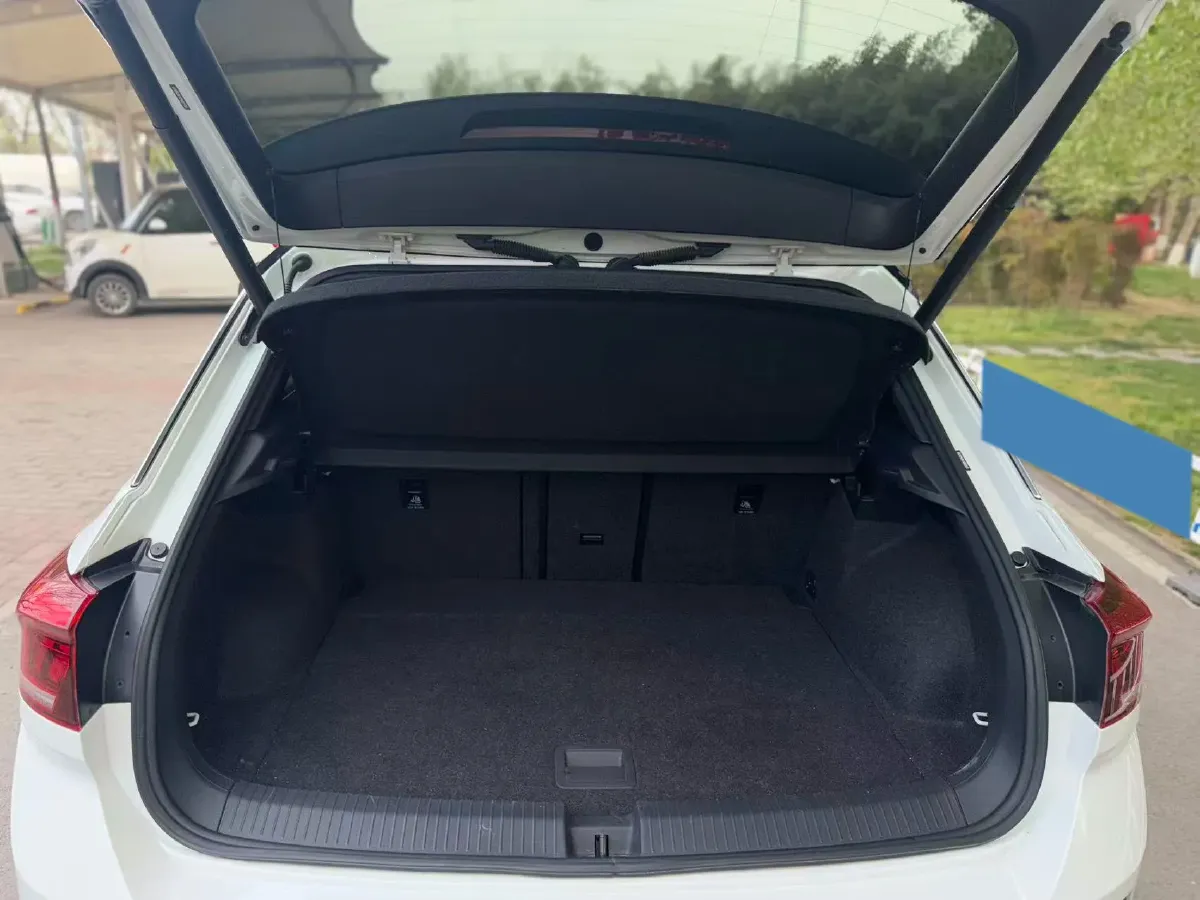 2021 Volkswagen T-Roc 1.4T 150HP L4 7DCT,autocango,china used car exporter,china ev exporter,chinese used car exporter,chinese used ev exporter