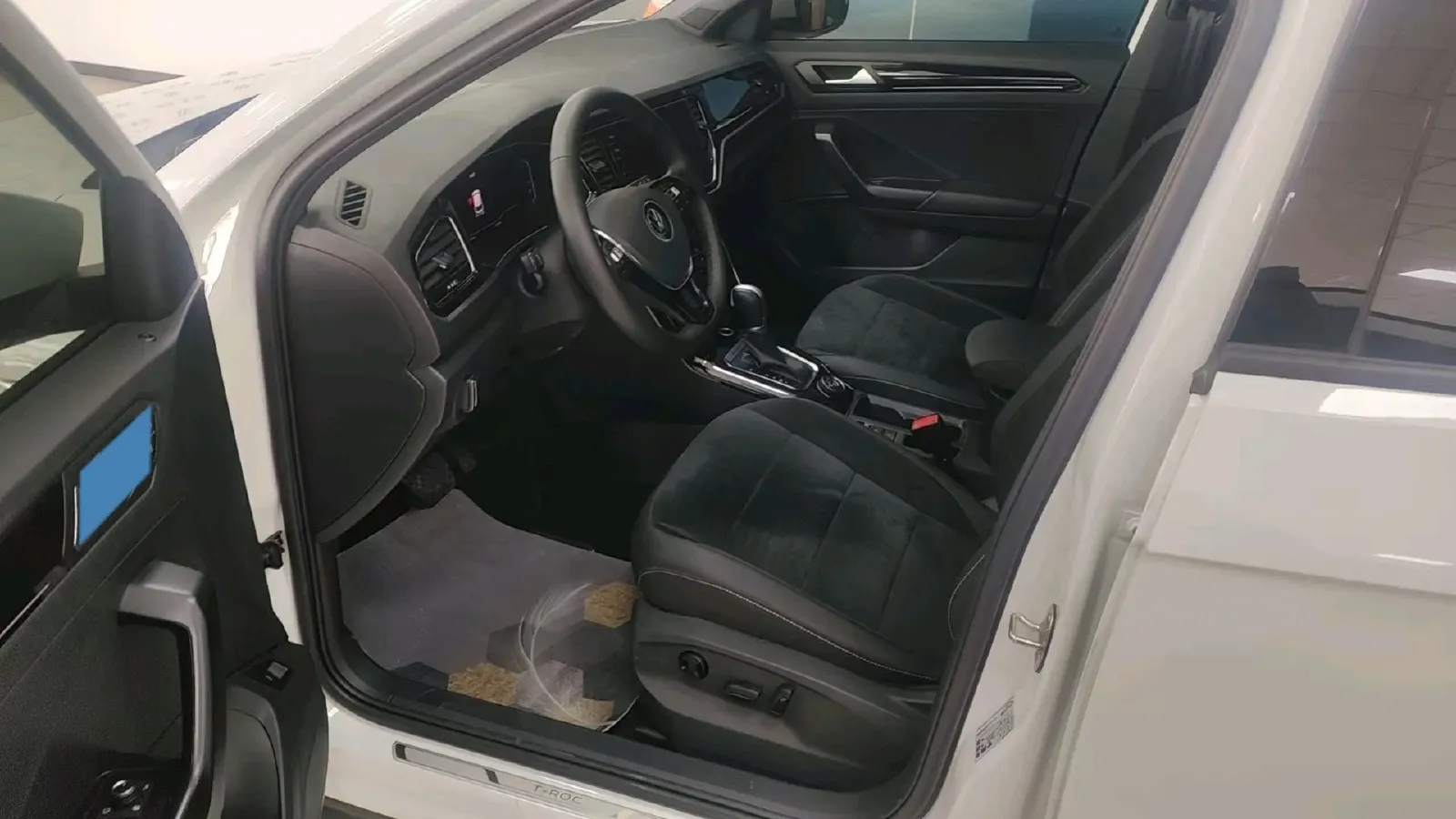 2021 Volkswagen T-Roc 1.4T 150HP L4 7DCT,autocango,china used car exporter,china ev exporter,chinese used car exporter,chinese used ev exporter