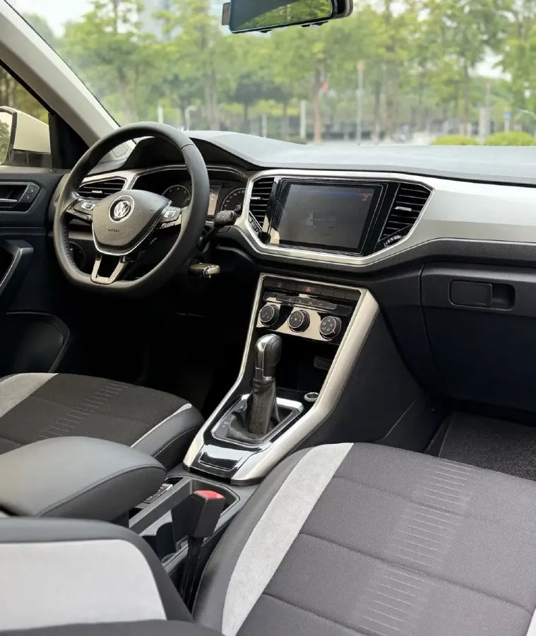 2021 Volkswagen T-Roc 1.4T 150HP L4 7DCT,autocango,china used car exporter,china ev exporter,chinese used car exporter,chinese used ev exporter