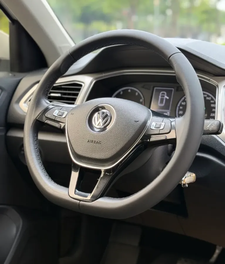 2021 Volkswagen T-Roc 1.4T 150HP L4 7DCT,autocango,china used car exporter,china ev exporter,chinese used car exporter,chinese used ev exporter