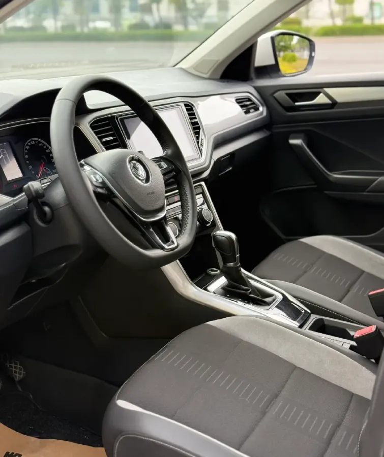 2021 Volkswagen T-Roc 1.4T 150HP L4 7DCT,autocango,china used car exporter,china ev exporter,chinese used car exporter,chinese used ev exporter