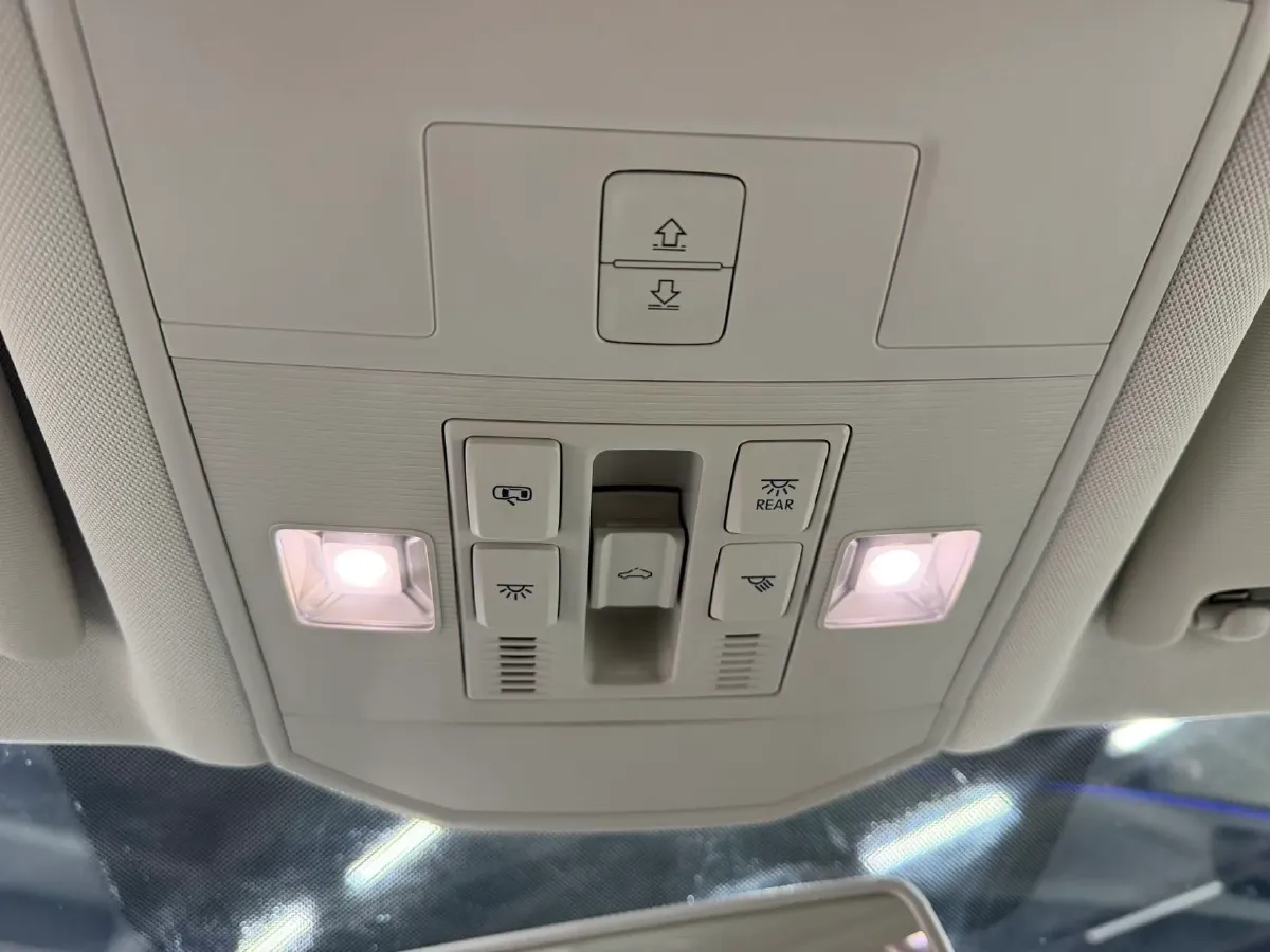 2023 Volkswagen T-Roc 1.4T 150HP L4 7DCT,autocango,china used car exporter,china ev exporter,chinese used car exporter,chinese used ev exporter