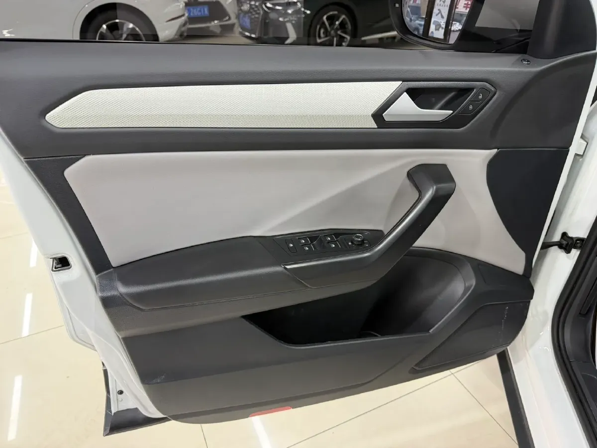 2023 Volkswagen T-Roc 1.4T 150HP L4 7DCT,autocango,china used car exporter,china ev exporter,chinese used car exporter,chinese used ev exporter