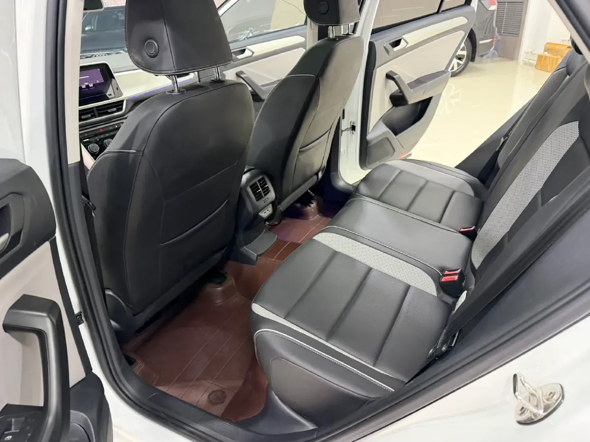 2023 Volkswagen T-Roc 1.4T 150HP L4 7DCT,autocango,china used car exporter,china ev exporter,chinese used car exporter,chinese used ev exporter