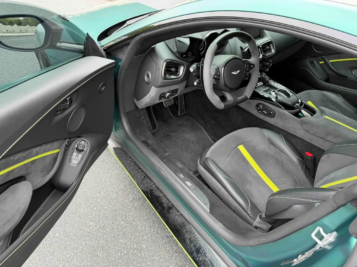 2023 Aston Martin V8 Vantage 4.0T 534HP V8 8AT,autocango,china used car exporter,china ev exporter,chinese used car exporter,chinese used ev exporter