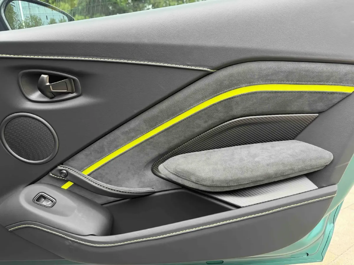 2023 Aston Martin V8 Vantage 4.0T 534HP V8 8AT,autocango,china used car exporter,china ev exporter,chinese used car exporter,chinese used ev exporter