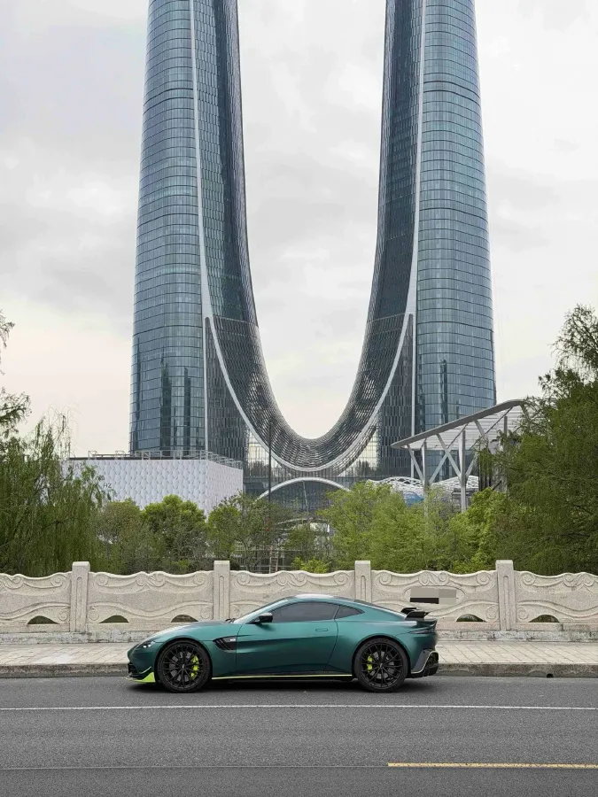 2023 Aston Martin V8 Vantage 4.0T 534HP V8 8AT,autocango,china used car exporter,china ev exporter,chinese used car exporter,chinese used ev exporter