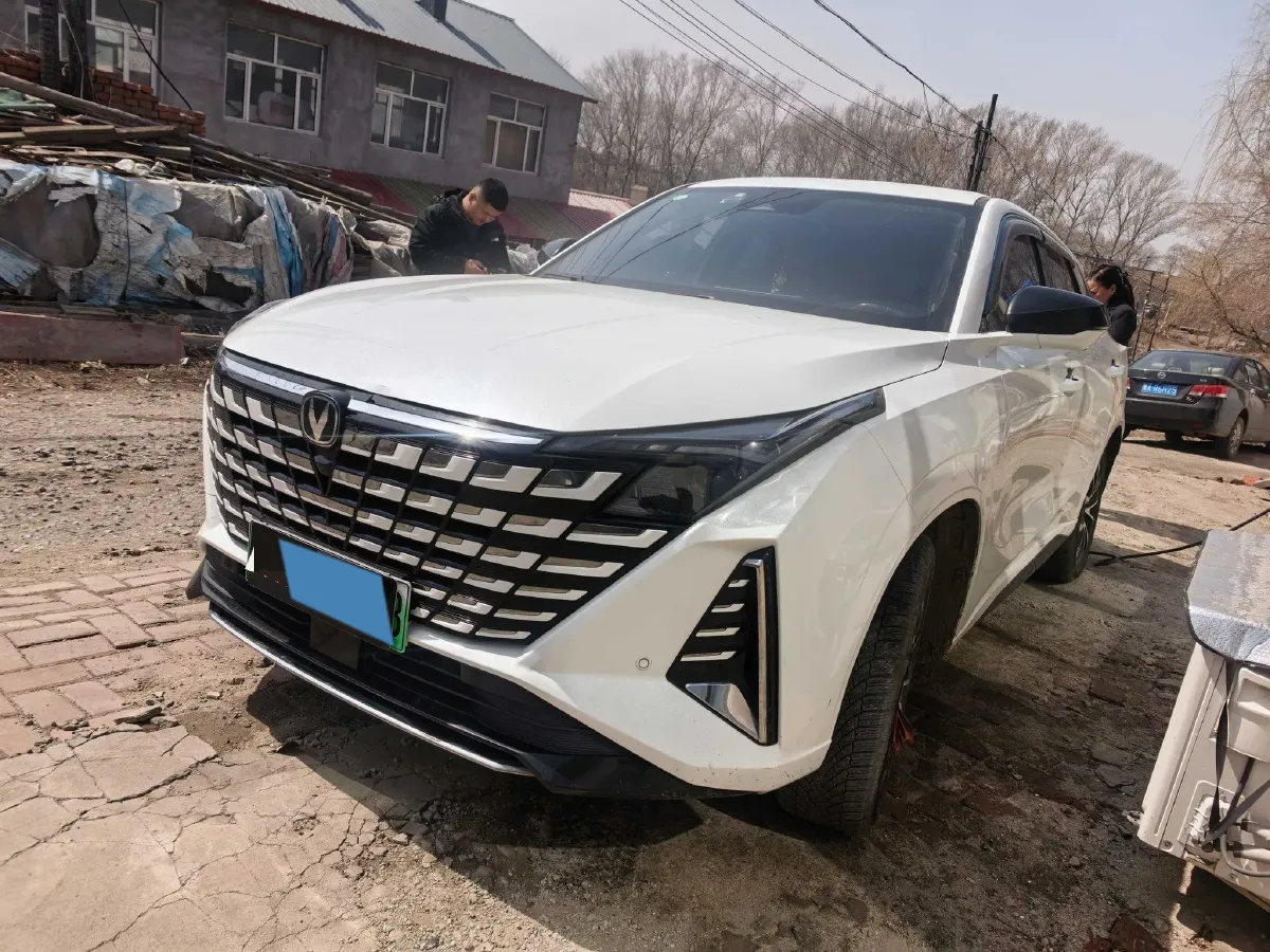 2024 ChangAn UNI-Z 1.5L 98HP L4 E-CVT PHEV 18.4KWH,autocango,china used car exporter,china ev exporter,chinese used car exporter,chinese used ev exporter