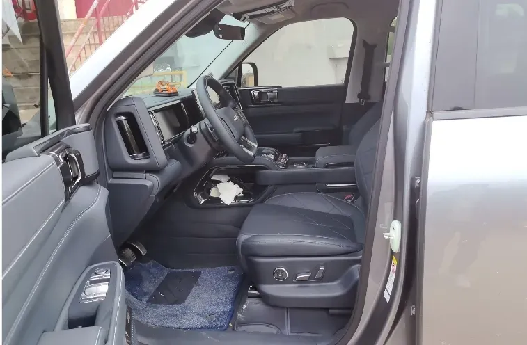 2025 FangChengBao Bao 5 1.5T 194HP L4 E-CVT PHEV 31.8KWH,autocango,china used car exporter,china ev exporter,chinese used car exporter,chinese used ev exporter