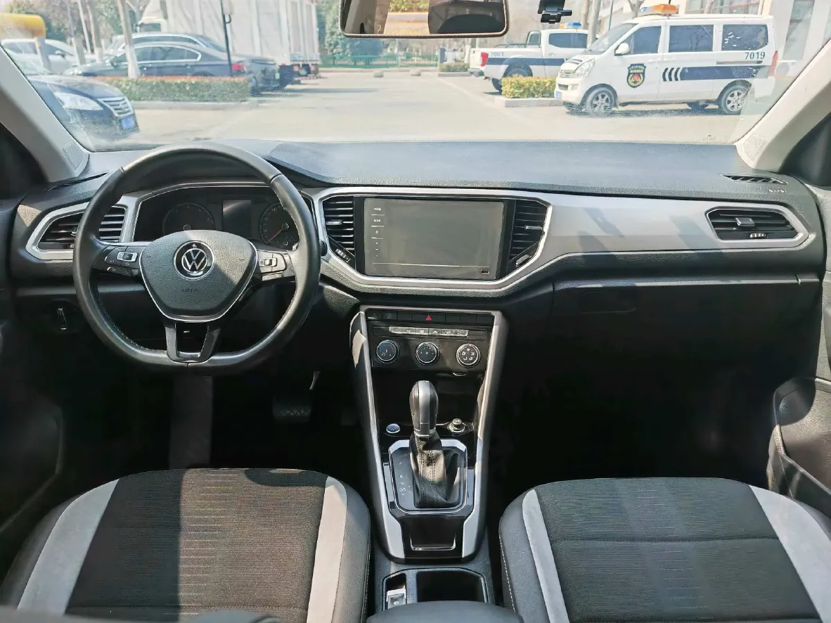 2022 Volkswagen T-Roc 1.4T 150HP L4 7DCT,autocango,china used car exporter,china ev exporter,chinese used car exporter,chinese used ev exporter