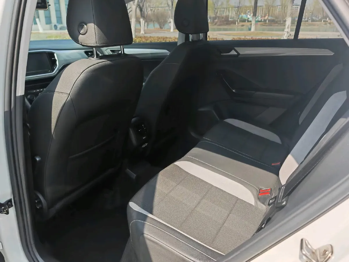 2022 Volkswagen T-Roc 1.4T 150HP L4 7DCT,autocango,china used car exporter,china ev exporter,chinese used car exporter,chinese used ev exporter