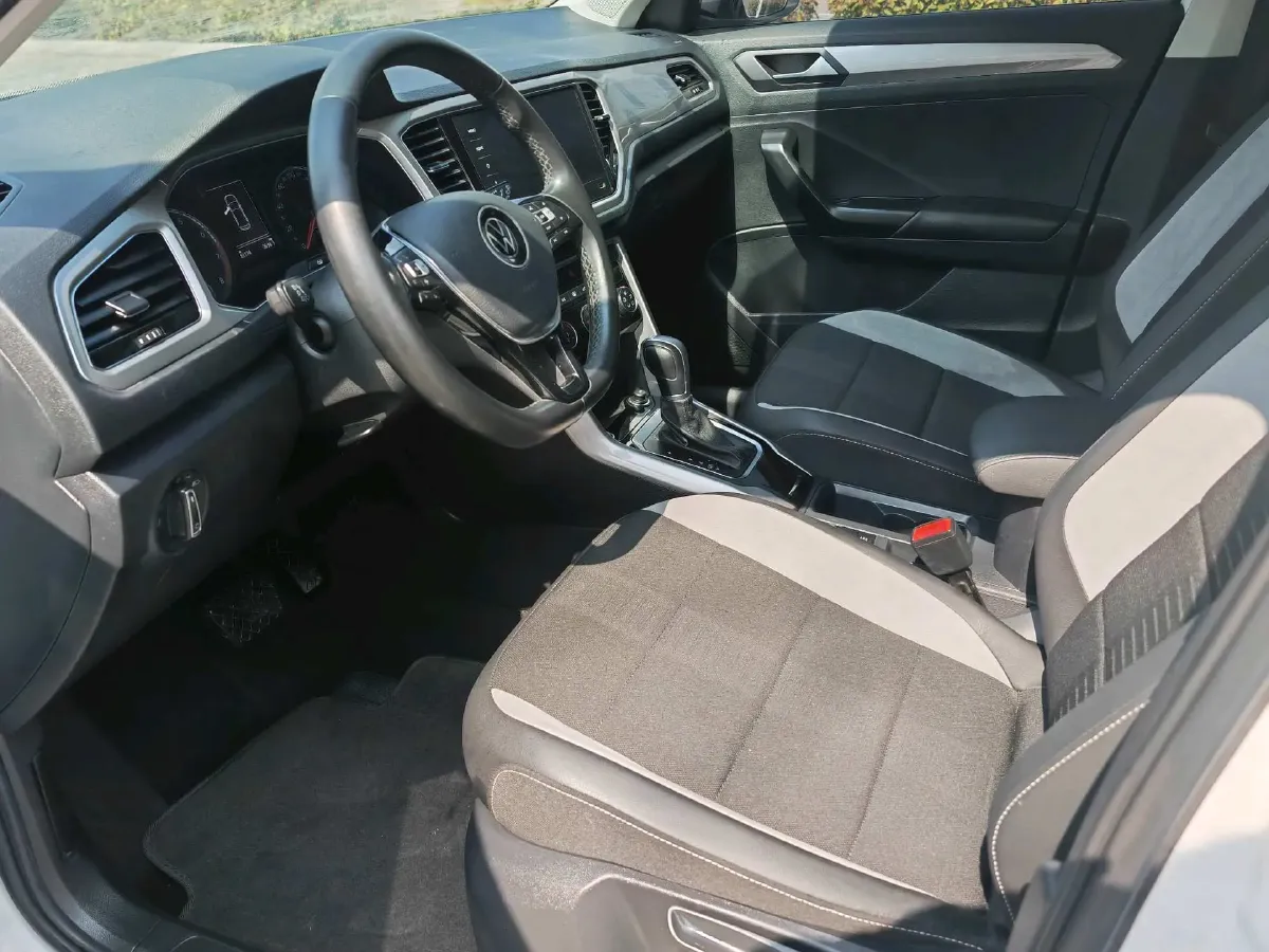 2022 Volkswagen T-Roc 1.4T 150HP L4 7DCT,autocango,china used car exporter,china ev exporter,chinese used car exporter,chinese used ev exporter