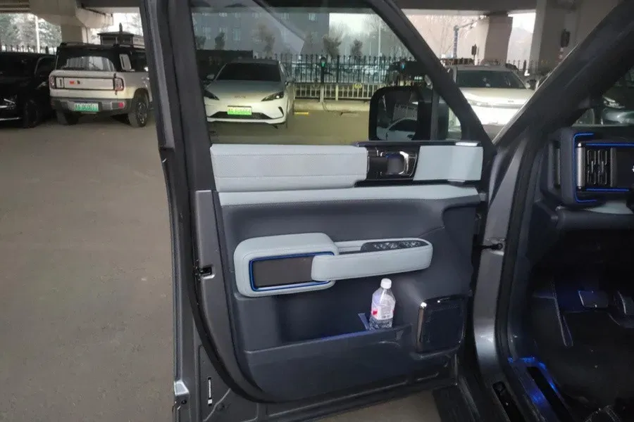 2025 FangChengBao Bao 5 1.5T 194HP L4 E-CVT PHEV 31.8KWH,autocango,china used car exporter,china ev exporter,chinese used car exporter,chinese used ev exporter