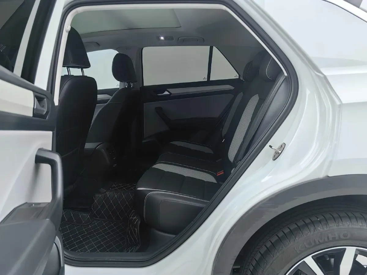 2023 Volkswagen T-Roc 1.4T 150HP L4 7DCT,autocango,china used car exporter,china ev exporter,chinese used car exporter,chinese used ev exporter