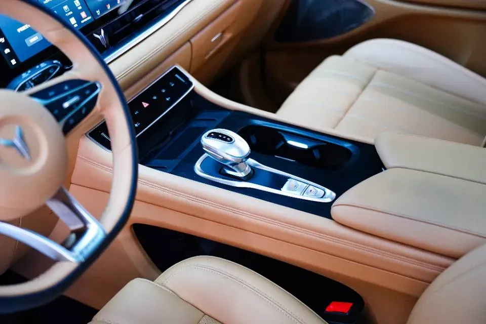 2024 Voyah Dream 1.5T 150HP L4 PHEV 43KWH,autocango,china used car exporter,china ev exporter,chinese used car exporter,chinese used ev exporter